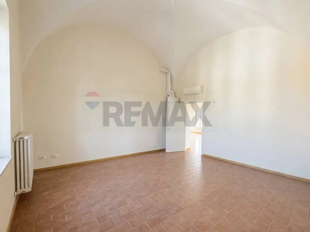 Toad - Rustic Duplex with Box in Novellara
