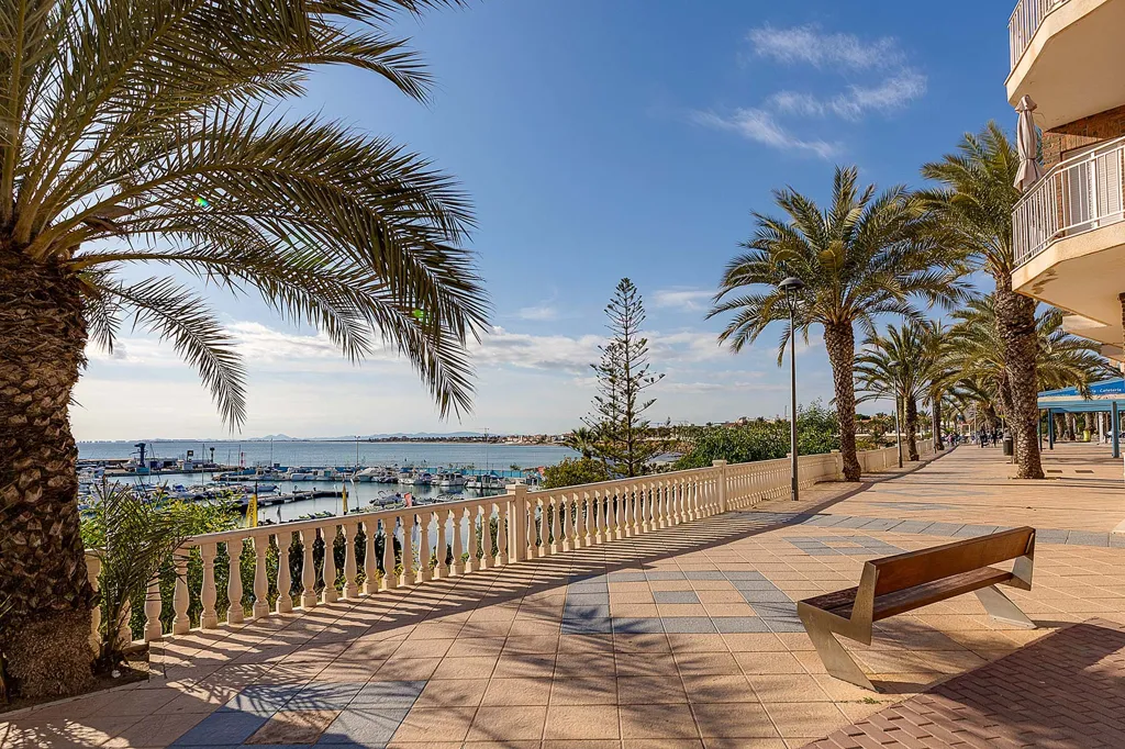 Beachfront Apartments with Spa in Pilar de la Horadada