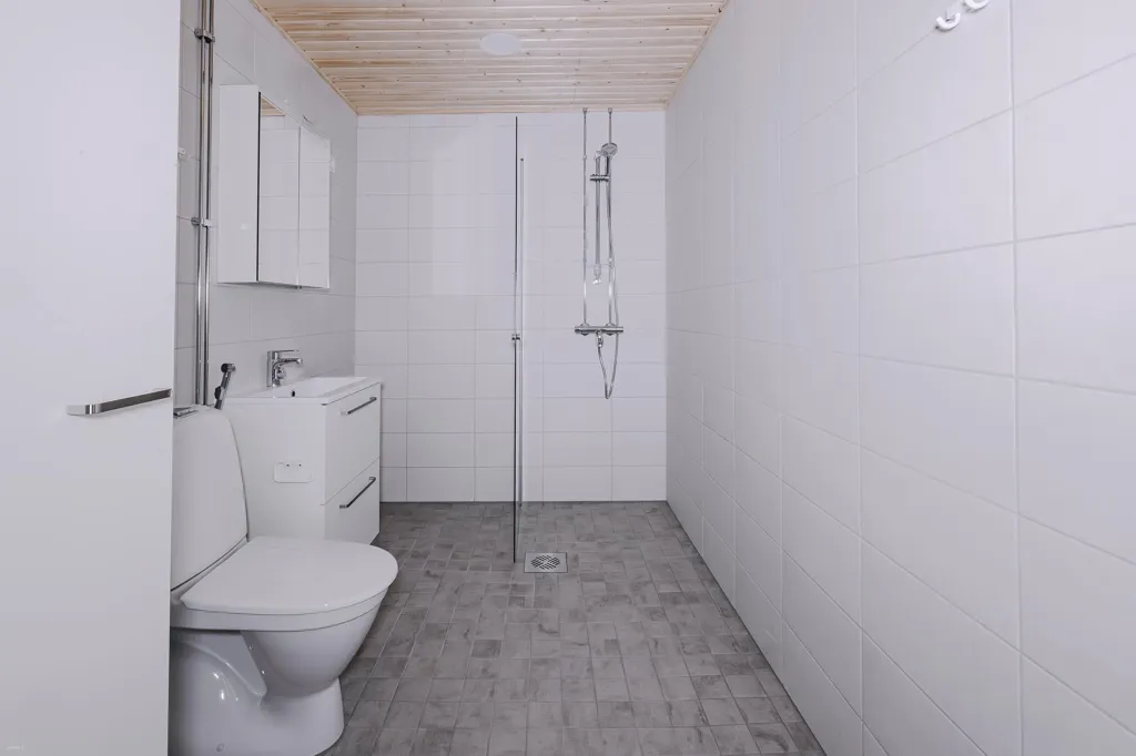 Salles de bain - Modern Apartment with Balcony in Karakallio, Espoo