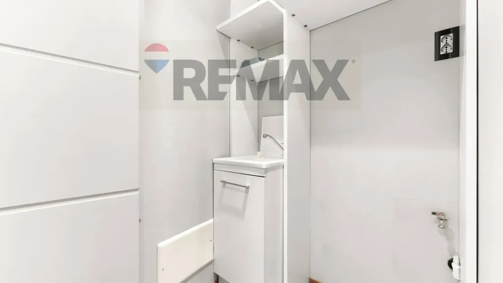 Bathrooms - Modern Apartment with Terrace in Legnano