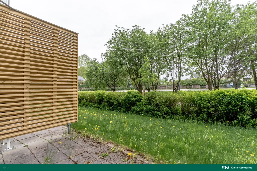 Garden - First Floor Apartment with Sauna in Vantaa