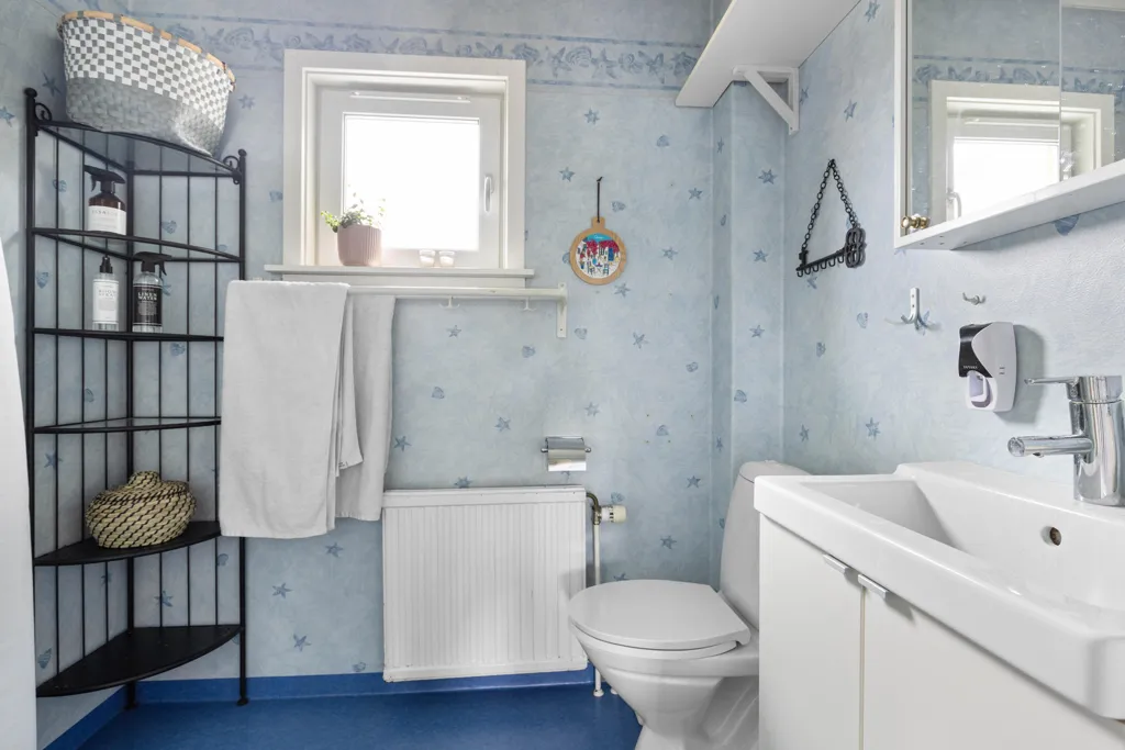 Salles de bain - Corner Villa with Water View in Alfta