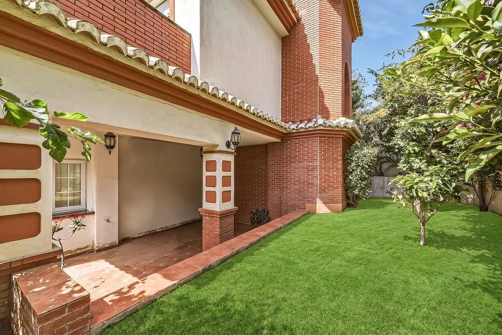 Aed - Chalet with Pool and Terrace in Torrequebrada
