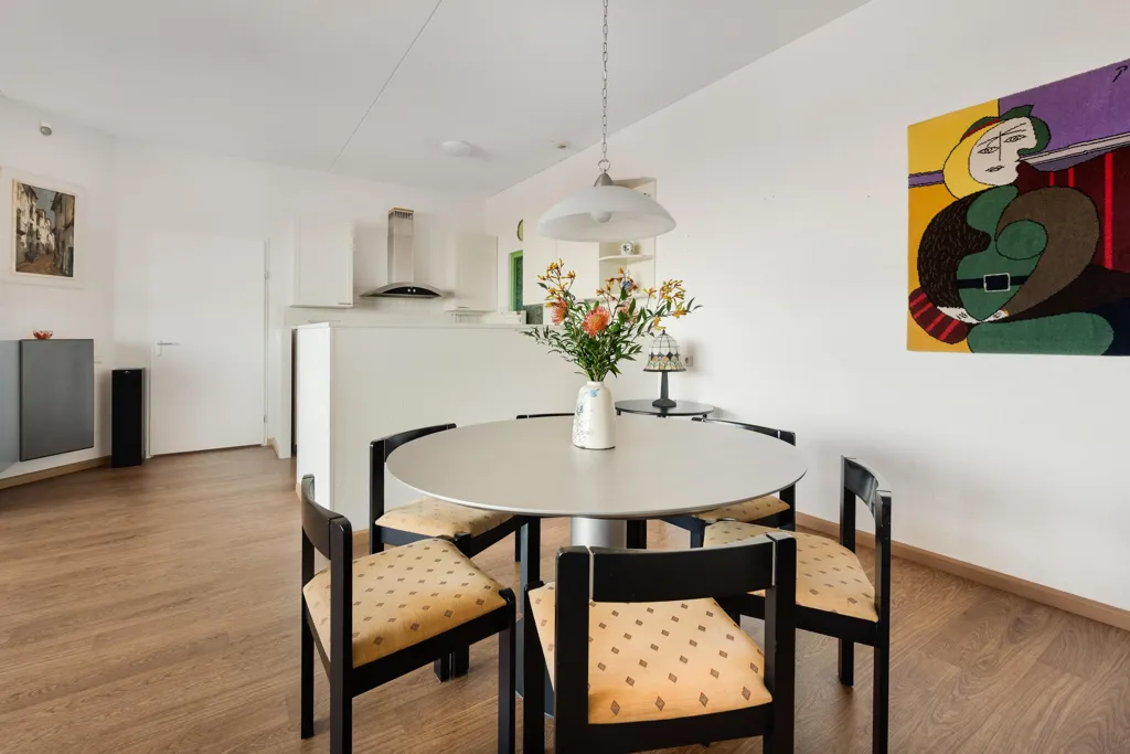 Salle à manger - Flat with City View in Haarlem