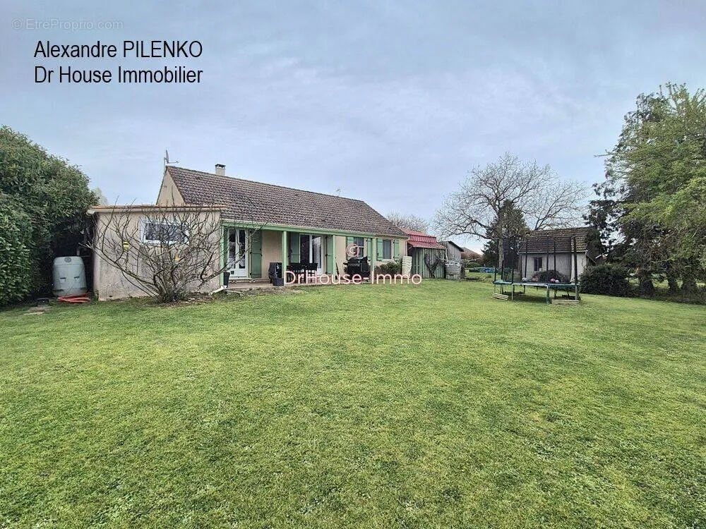 Garden - Detached House with Terrace in Chalon-Sur-Saône