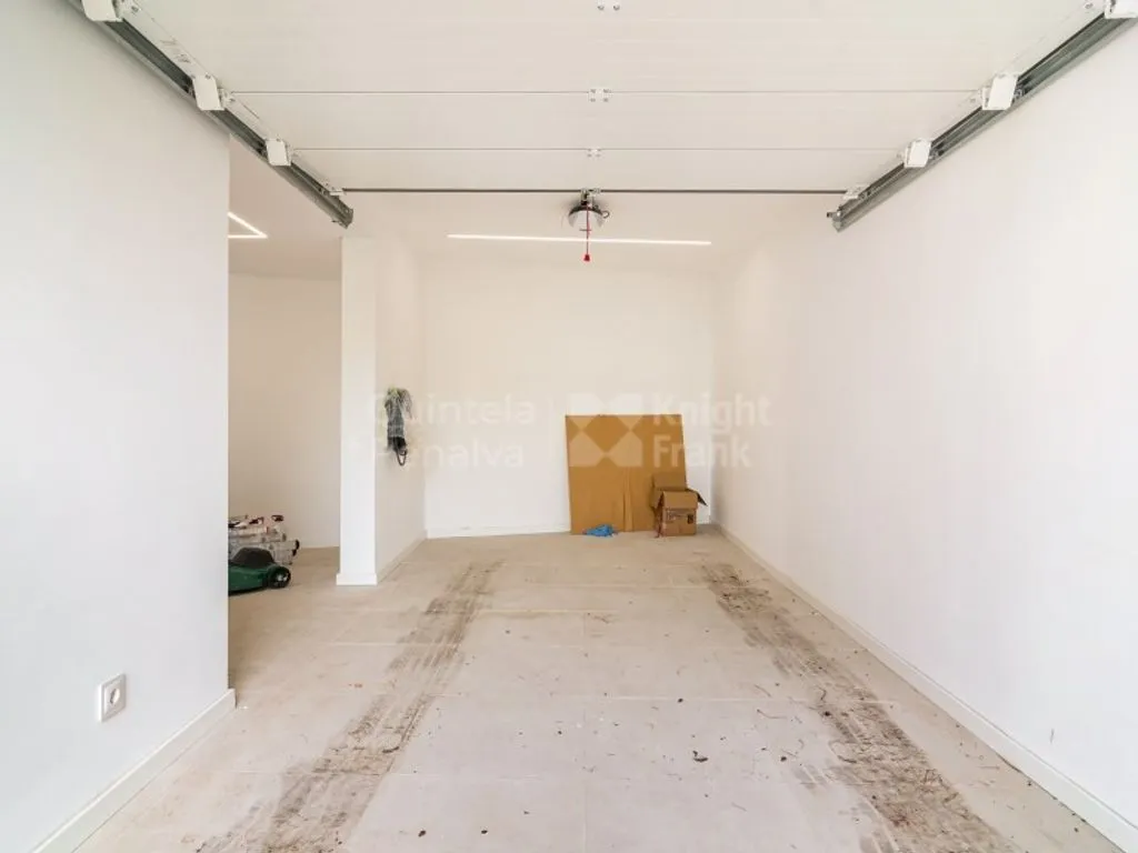 Garage - Luxury Villa with Pool in Estoril, Cascais