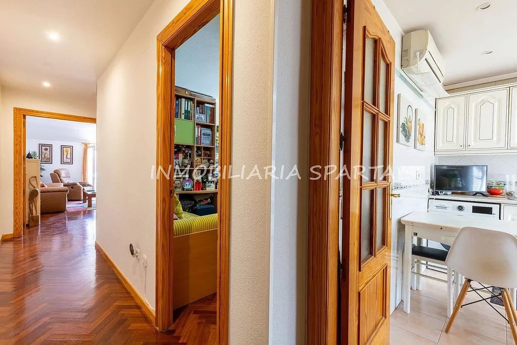 Salle à manger - Charming Duplex with Terrace in City Centre