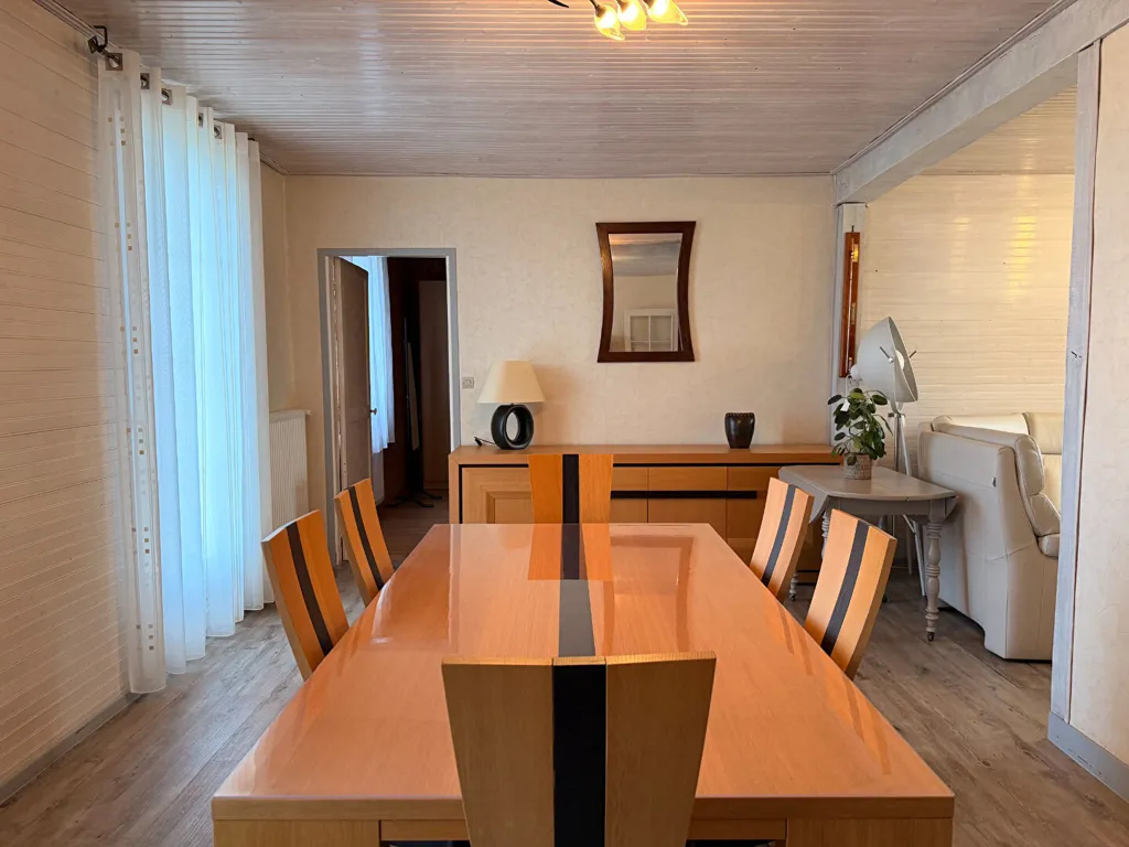 Salle à manger - Maison Lumineuse avec Jardin dans un Cadre Calme