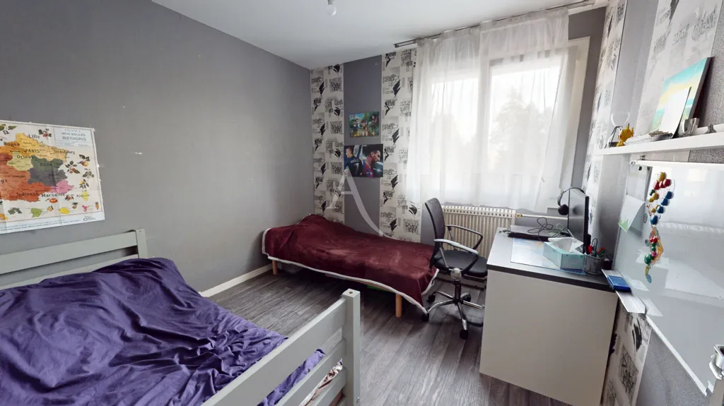 Magamistoad - 5-Piece Apartment with Balcony in Eure