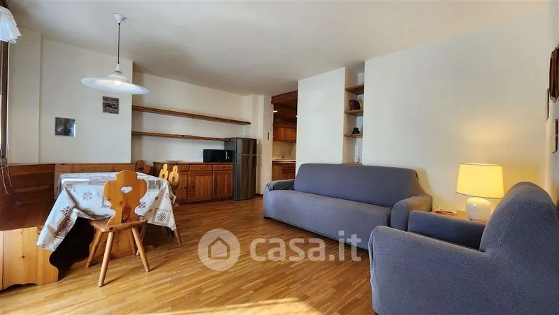 Elutuba - Central Bormio Apartment with Balcony