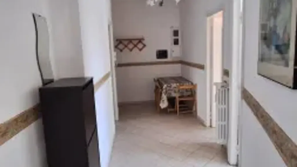 Esik - Shared Flat with Terrace in Ardeatino, Rome