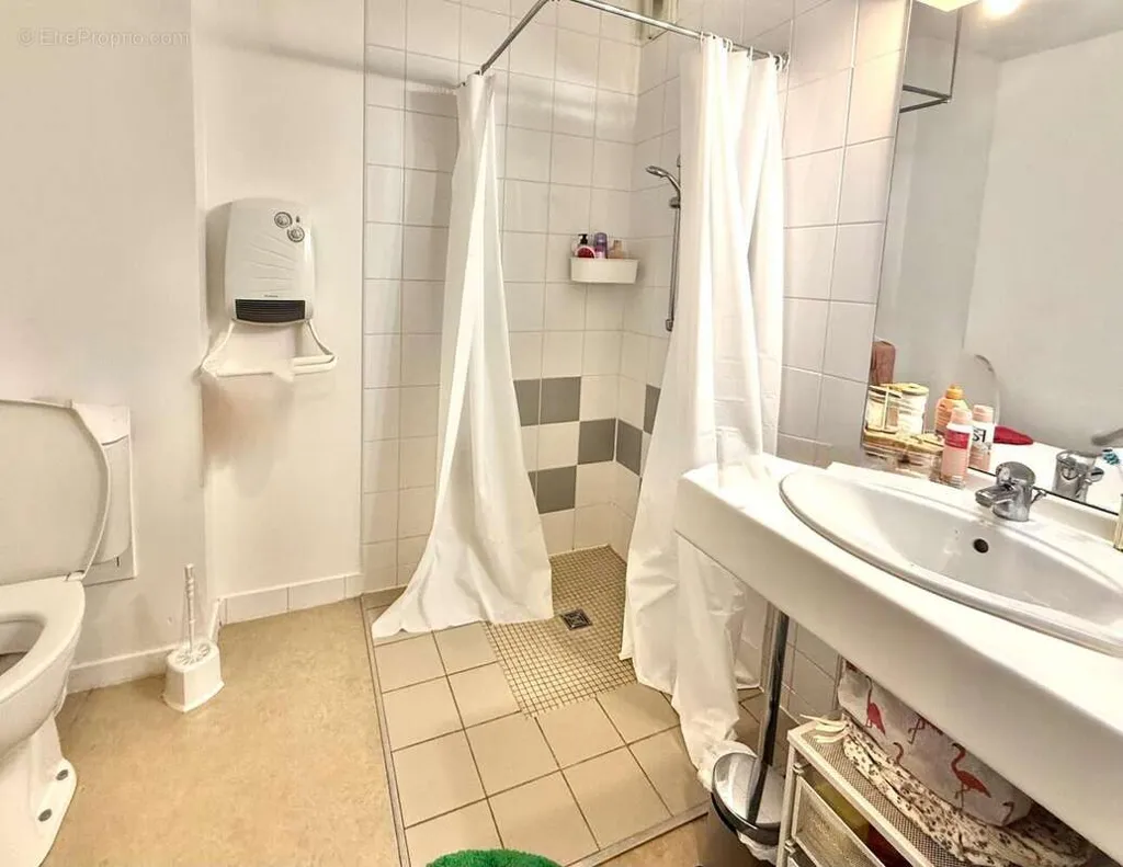 Salles de bain - Studio avec Ascenseur et Vue Jardin à Lille