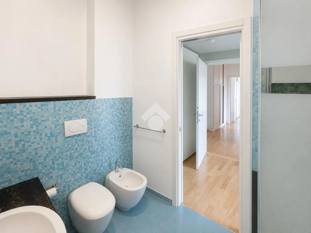 Bagni - Spacious 4-Bedroom Apartment with Terrace in Milan