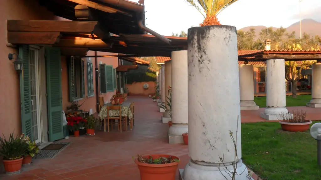 Aed - Villa with Pool in Seravezza