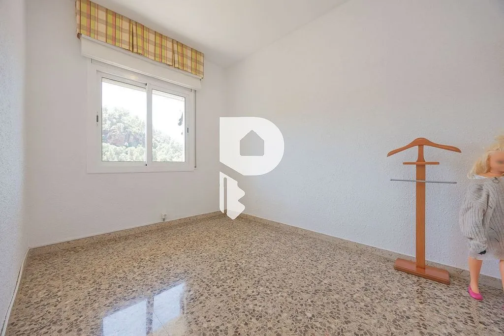 Rooms - Chalet with Pool and Terrace in Corbera de Llobregat