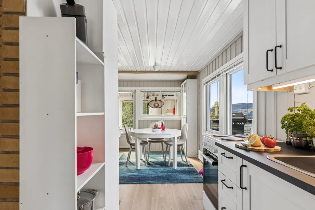 Kitchen - Charming Cottage with Ski Access in Hurdal