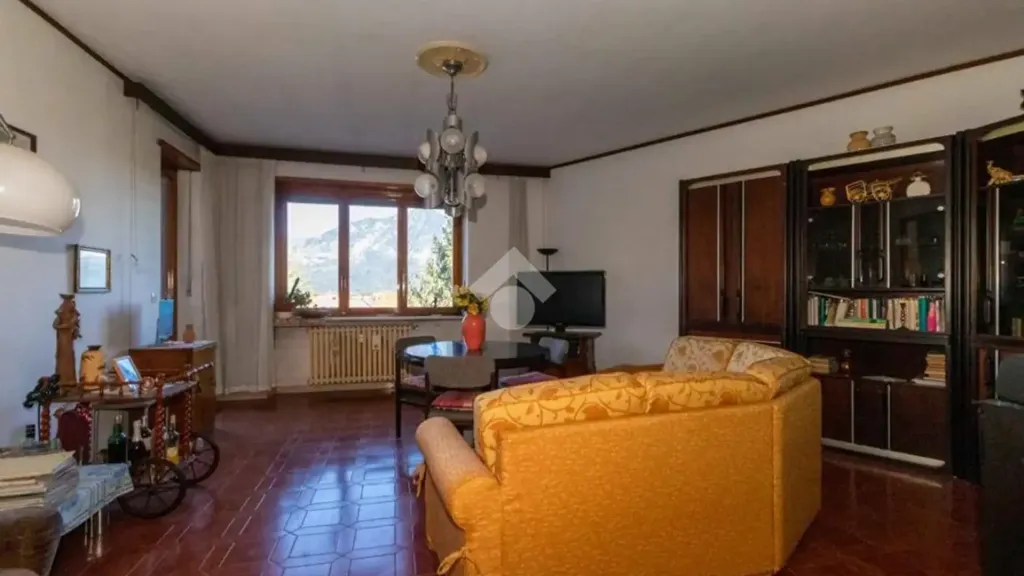 Soggiorno - Spacious Apartment with Balcony in Rosta
