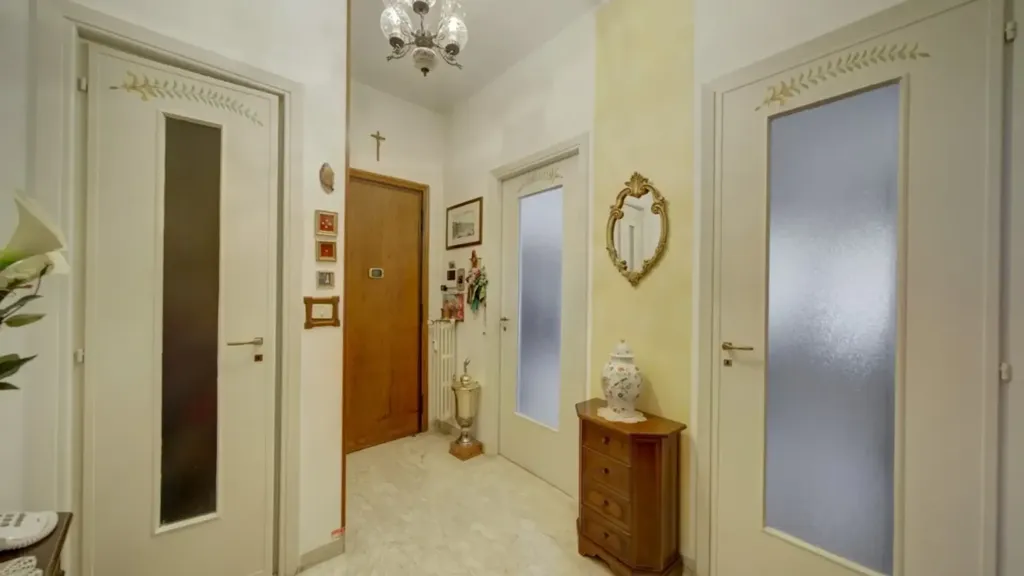 Esik - Partially Rented Flat with Balcony in Rivalta di Torino