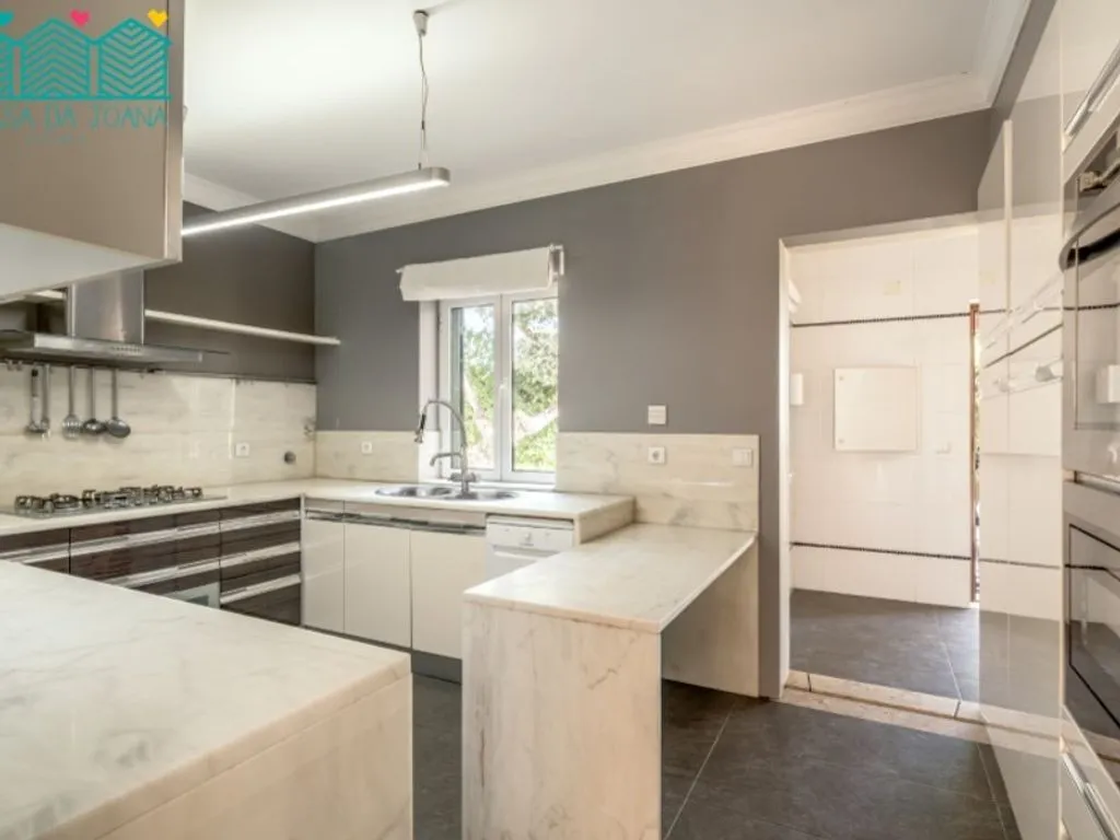Cuisine - Luxury Villa with Golf Access in Sesimbra
