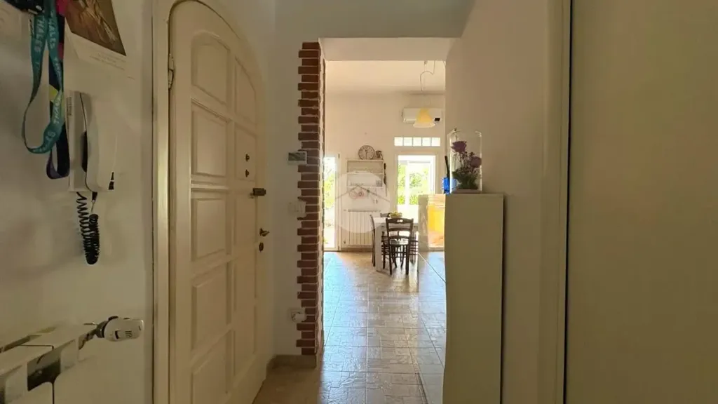 Esik - Ground Floor Trilocale with Garden in Florence