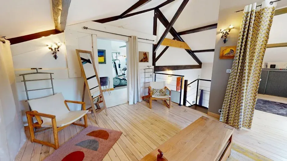 Pièces - Maison Rénovée avec Garage à Vaulx-en-Velin