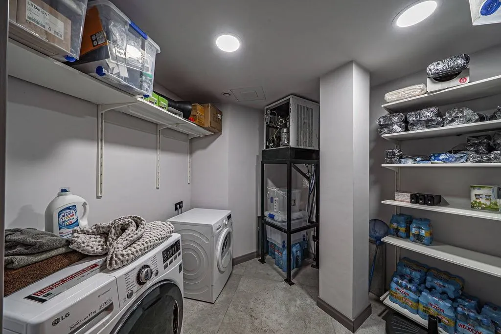 Utility Room - 10-Bedroom Chalet with Pool in Guadalmina Baja