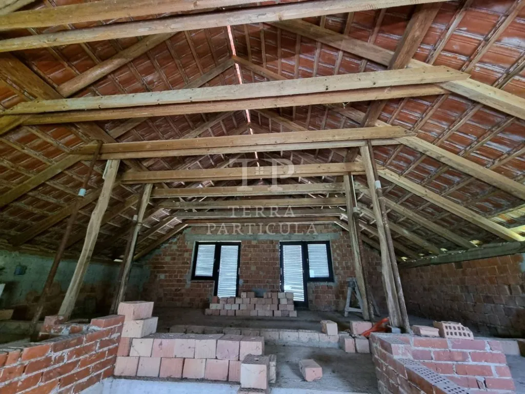 Toad - Under-Construction House with Full-Height Attic in Gornja Stubica