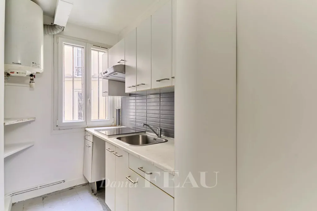 Kitchen - 2 Bedroom Flat with Lift in Paris 17th