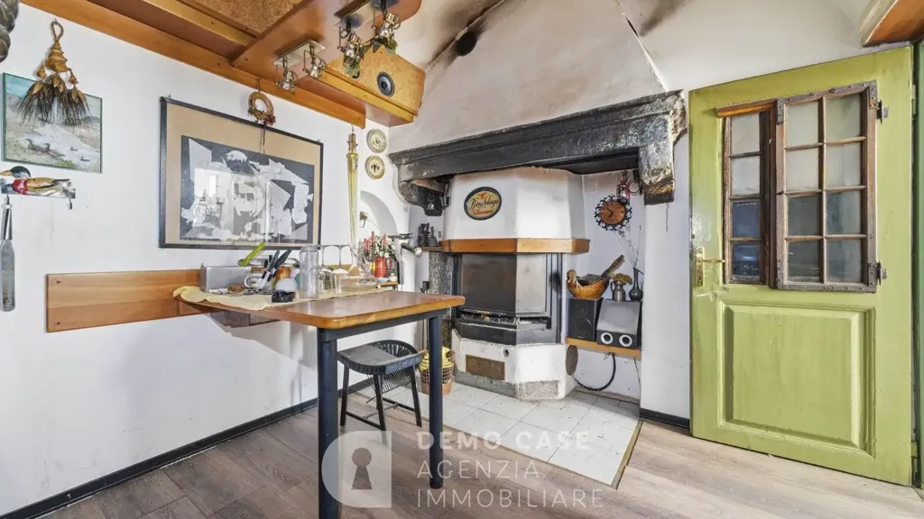 Cucina - Multi-Level Apartment in Chiavenna's Historic Centre