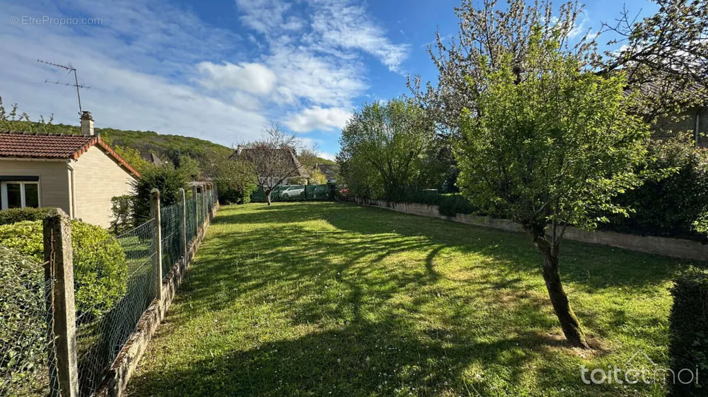 Aed - Buildable Plot with Garden in St Remy les Chevreuse