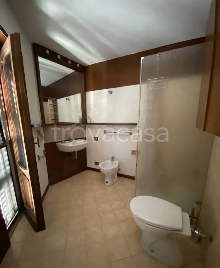 Salles de bain - Historic Apartment with Panoramic View in Novara