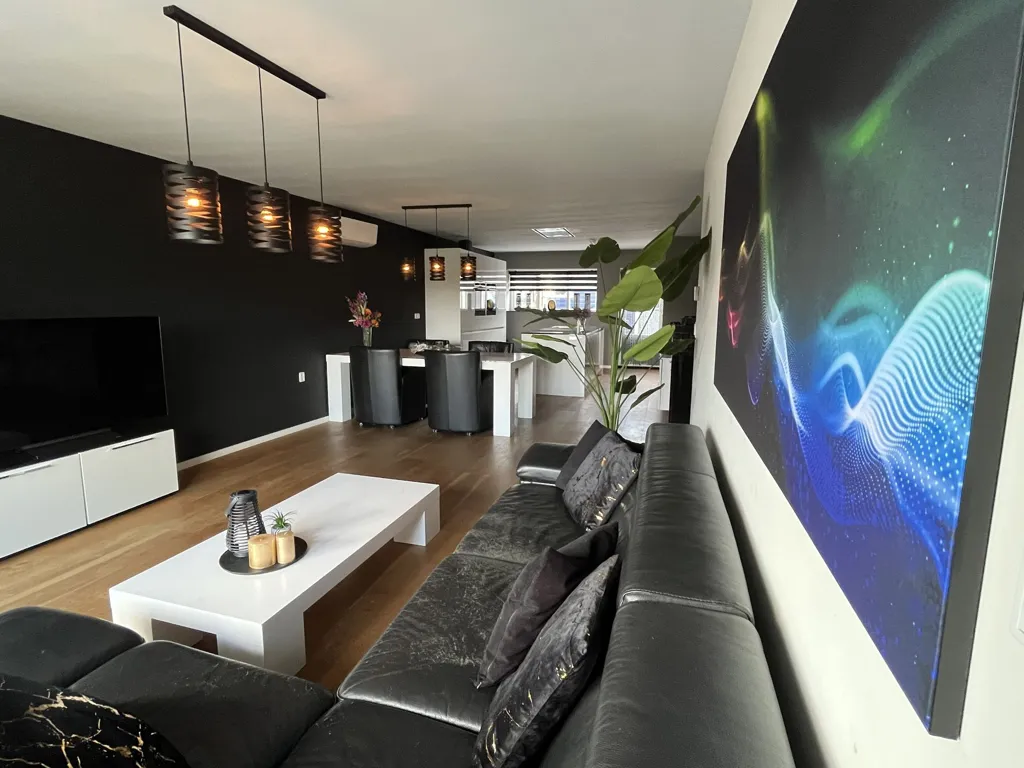Elutuba - Modern House with Office Space in Ameide