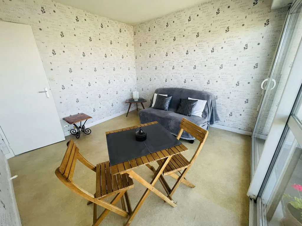Dining Room - Bright Apartment with Balcony in Poitiers