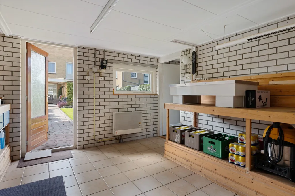 Garage - Detached House with Carport in Buitenpost