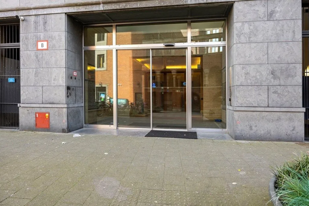 Esik - 2-Bedroom Apartment with Kralingen View in Rotterdam