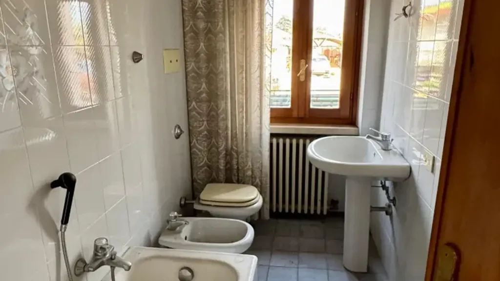 Spacious Apartment with Garden View in Brescia