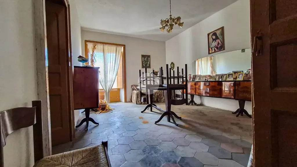 Esik - Bilocale with Balcony in Paola