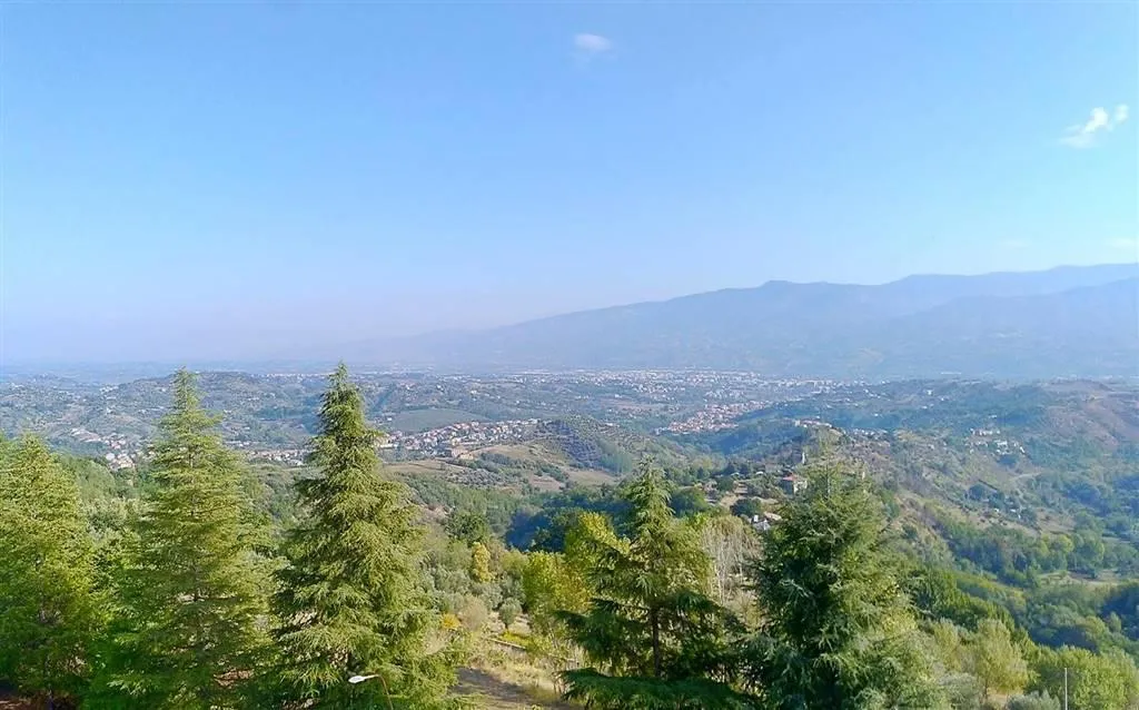 Spacious Apartment with Balcony in Castrolibero