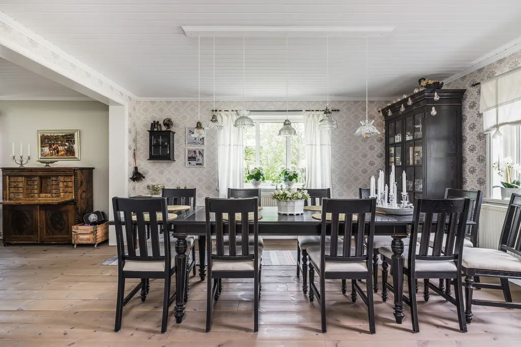 Salle à manger - Historic Villa with Forest View in Västloning