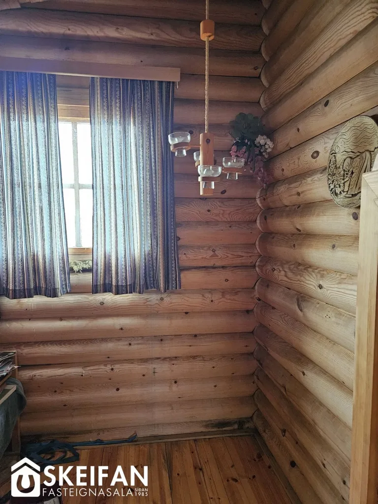 Pièces - Timber Cabin with Workshop in Hraunborgir