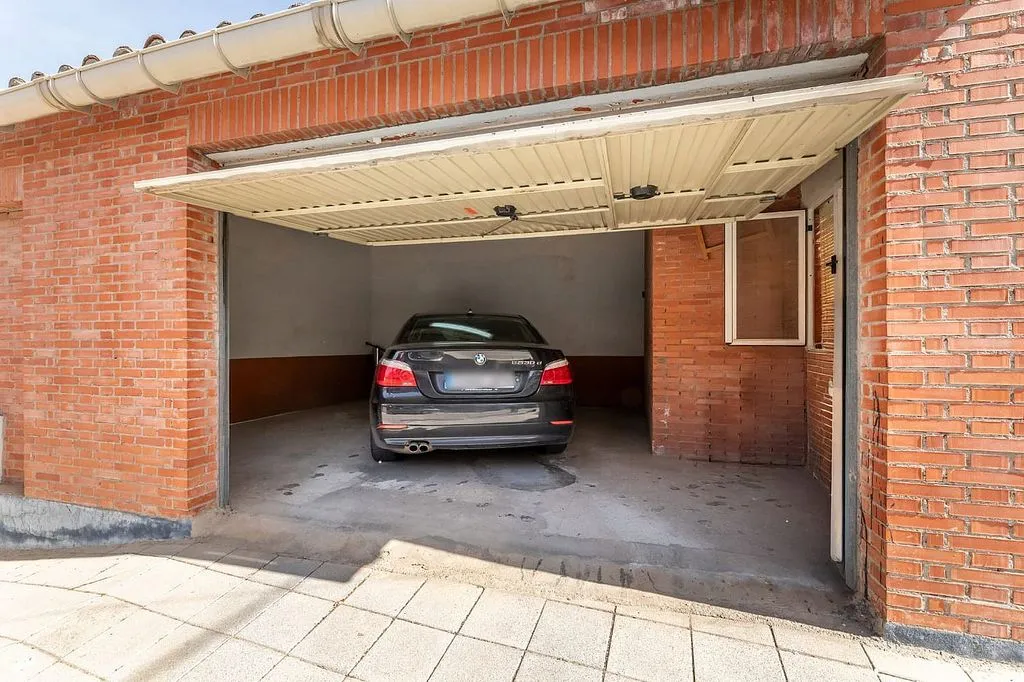 Garage - Terraced House with Balcón in Chiloeches