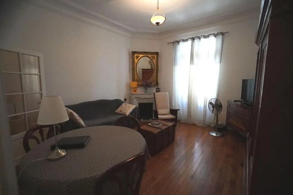 Séjour - Appartement Meublé avec Balconnet à Dijon
