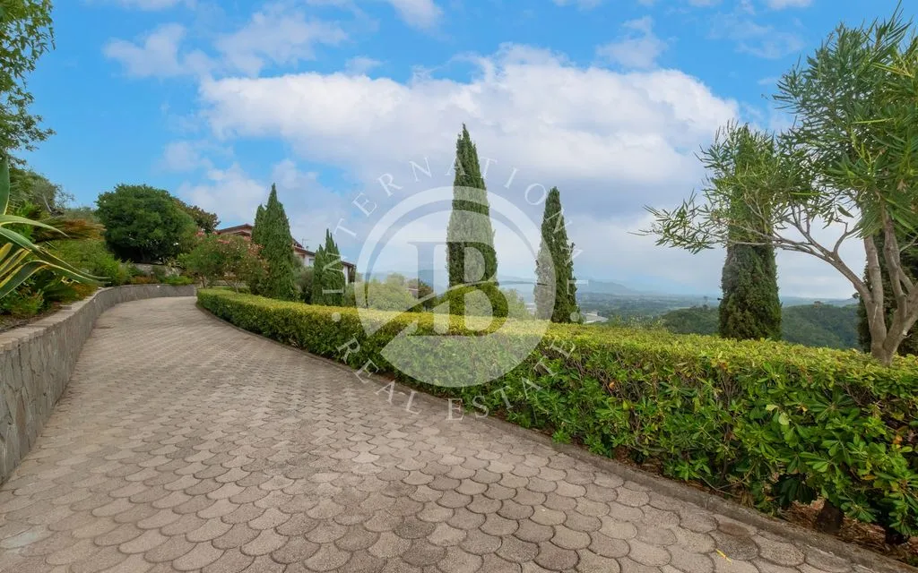 Jardin - Luxury Villa with Pool in Vezzano Ligure