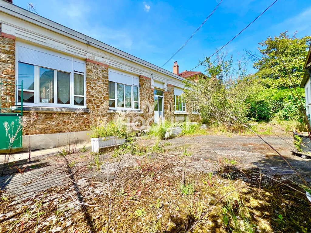 Aed - Contemporary House with High Ceilings in Massy