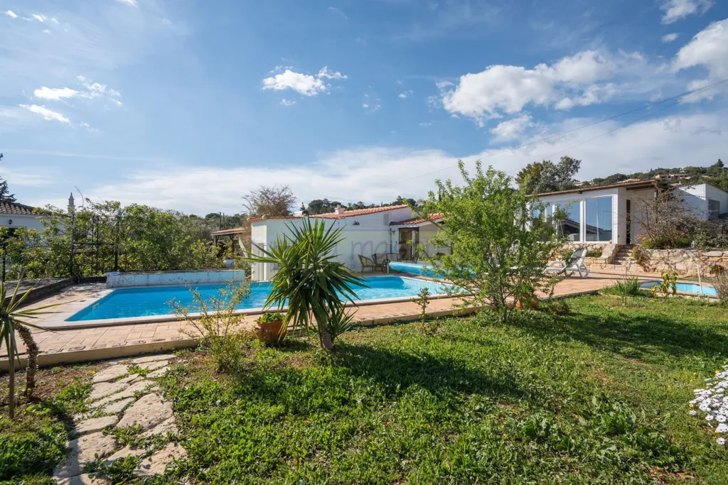 Piscine - Single-Storey Villa with Pool in Faro
