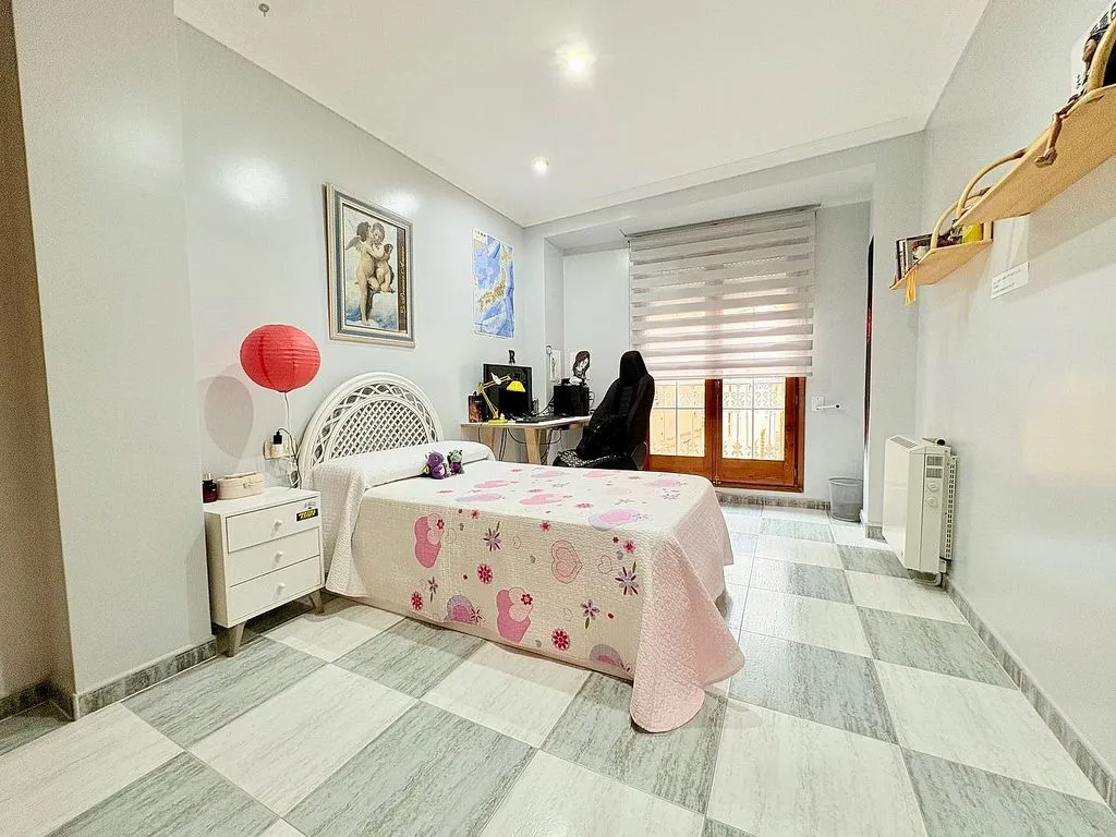Bedrooms - Two-Storey House with Balcony in Benaguasil Centre