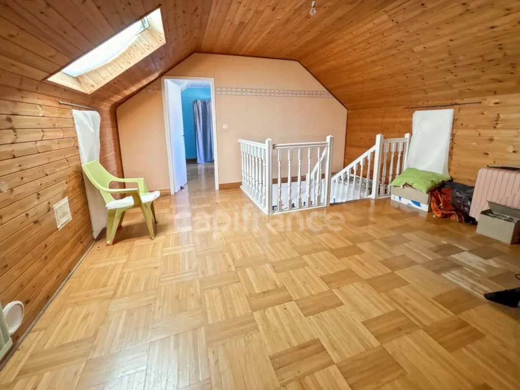 Pièces - Maison 4 Chambres avec Terrasse à Arnage
