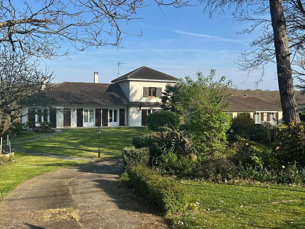 Giardino - Villa with Studio and Forest Access in Nouaille-Maupertuis
