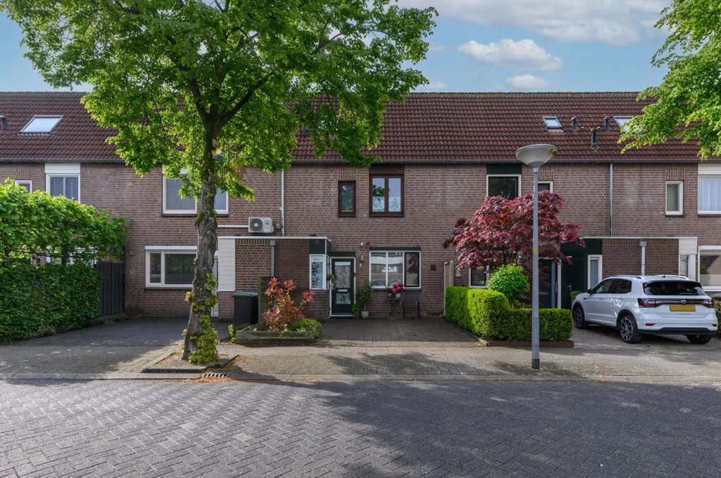Välivaade - Spacious 5-Bedroom House with Deep Garden in Almere