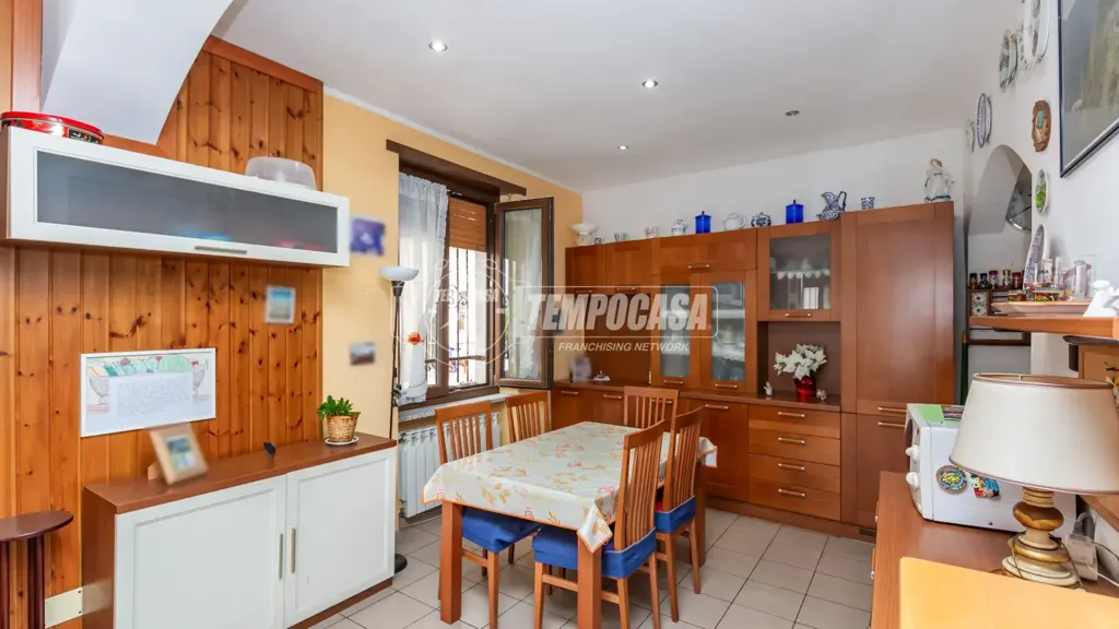 Salle à manger - Four-Bedroom Apartment with Central Heating in Moncalieri